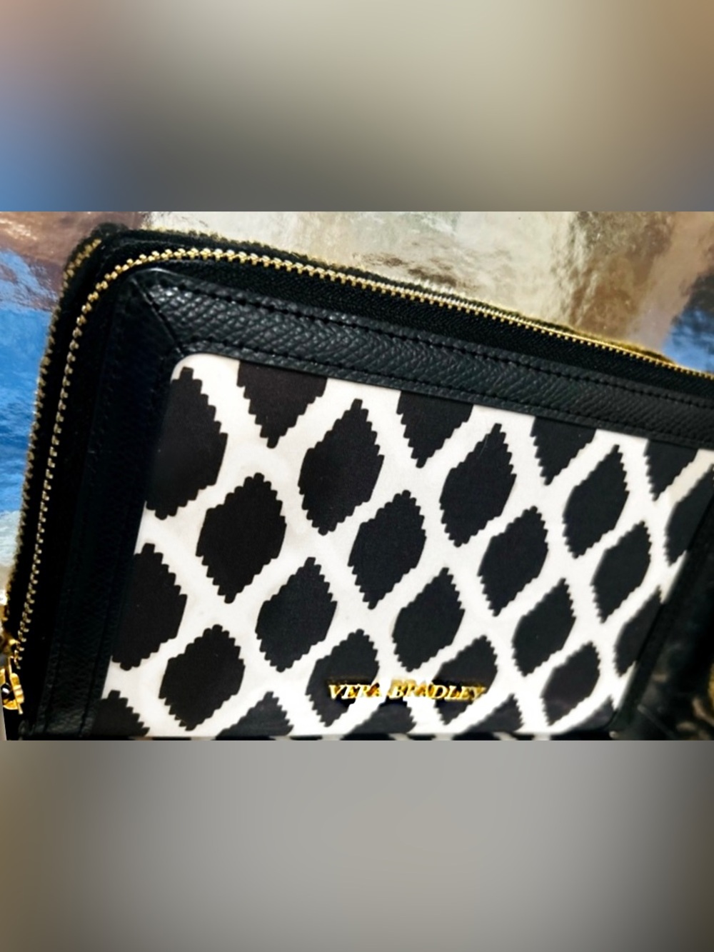 Absolutely Beautiful Leather Trim Vera Bradley Wallet 💕